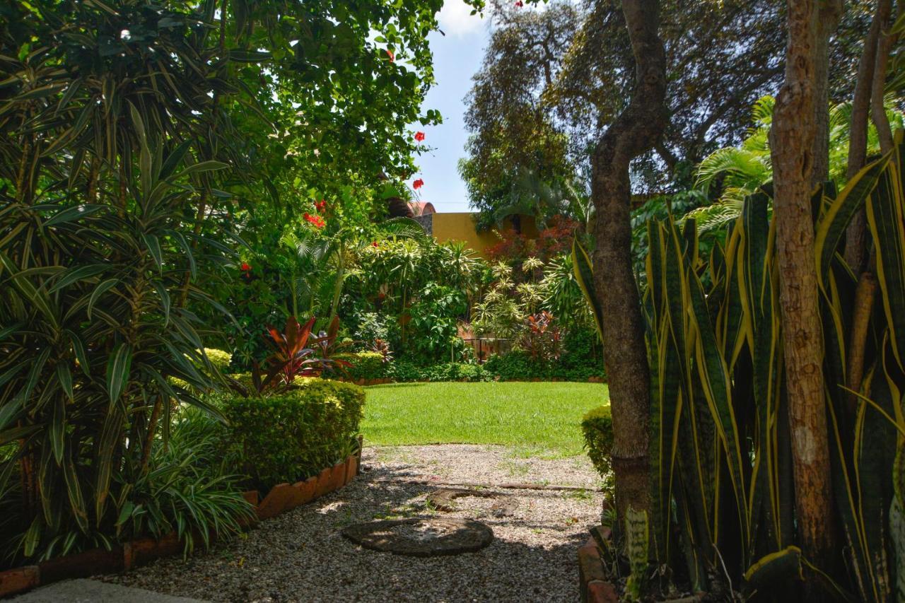 Hotel Coral Cuernavaca & 4*